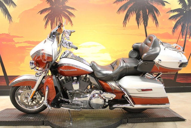 2014 Harley-Davidson FLHTKSE - CVO Limited Base
