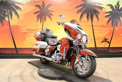 2014 Harley-Davidson FLHTKSE - CVO Limited Base
