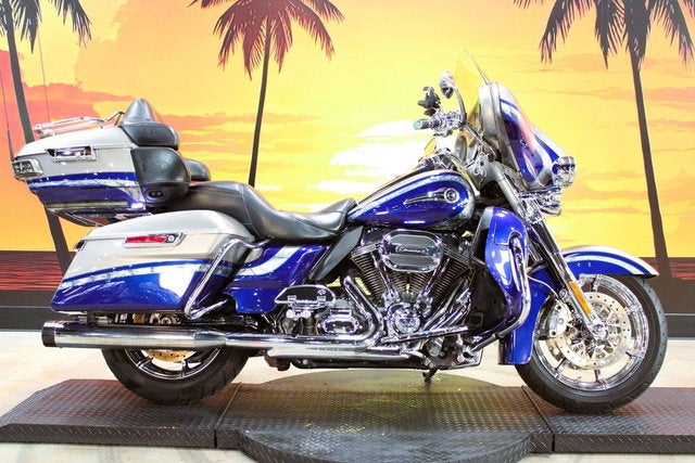 2016 Harley-Davidson FLHTKSE - CVO Limited Base