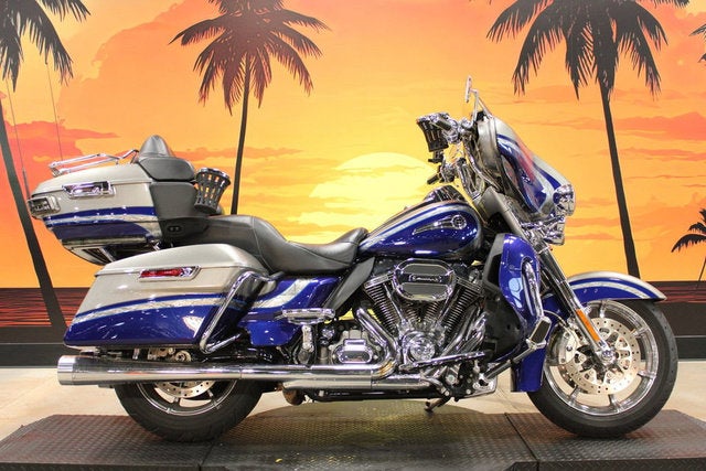 2016 Harley-Davidson FLHTKSE - CVO Limited Base