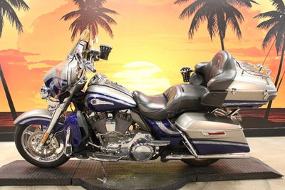 2016 Harley-Davidson FLHTKSE - CVO Limited Base