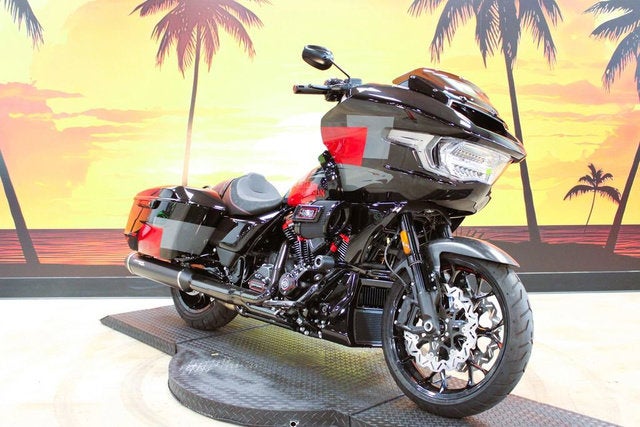 2025 Harley-Davidson FLTRXSTSE - CVO Road Glide ST Base