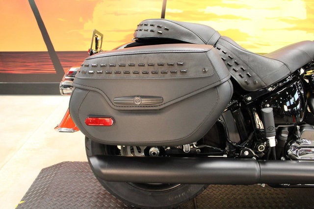 2025 Harley-Davidson Softail FLHC - Heritage Classic