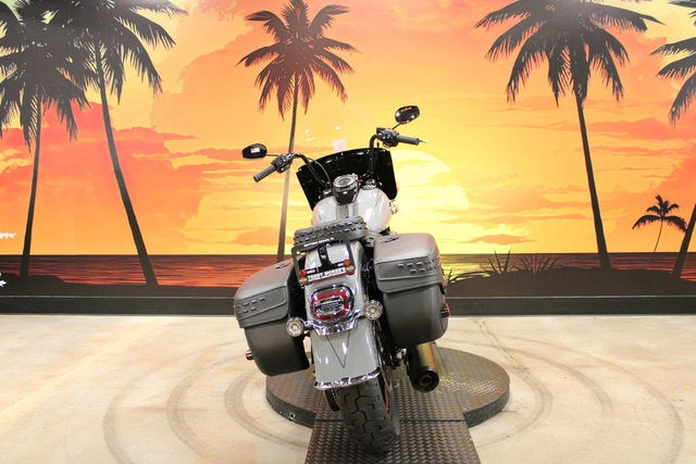 2026 Harley-Davidson Softail FLHC - Heritage Classic