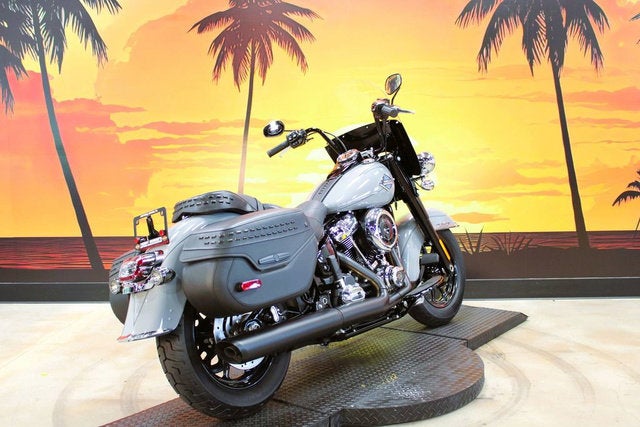 2026 Harley-Davidson Softail FLHC - Heritage Classic