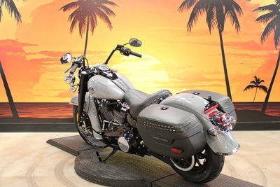 2026 Harley-Davidson Softail FLHC - Heritage Classic