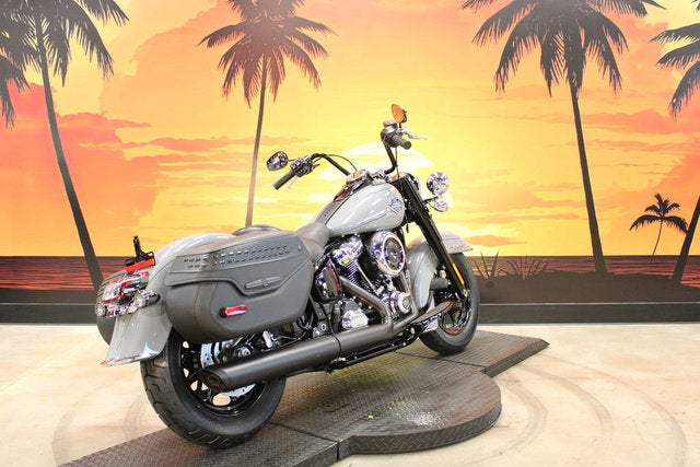 2026 Harley-Davidson Softail FLHC - Heritage Classic