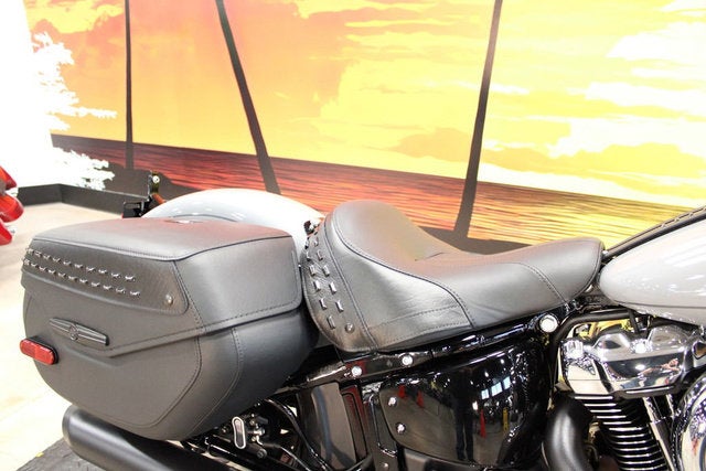 2026 Harley-Davidson Softail FLHC - Heritage Classic
