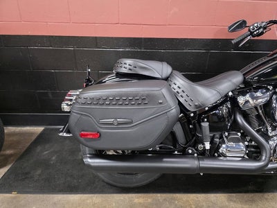 2026 Harley-Davidson Softail FLHC - Heritage Classic