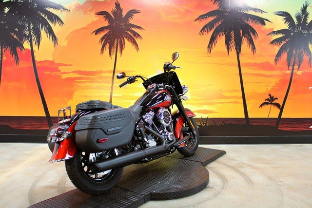 2025 Harley-Davidson Softail FLHC - Heritage Classic