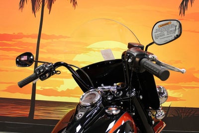 2025 Harley-Davidson Softail FLHC - Heritage Classic