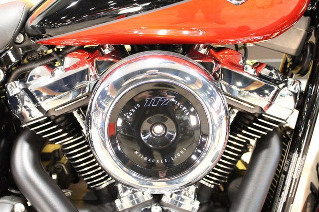 2025 Harley-Davidson Softail FLHC - Heritage Classic