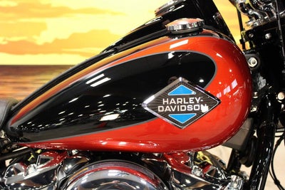 2025 Harley-Davidson Softail FLHC - Heritage Classic