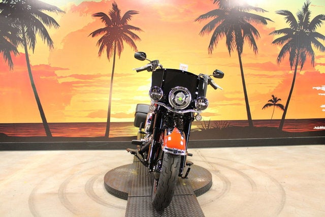 2025 Harley-Davidson Softail FLHC - Heritage Classic