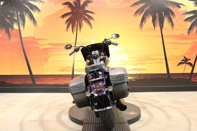 2025 Harley-Davidson Softail FLHC - Heritage Classic