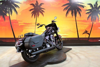 2025 Harley-Davidson Softail FLHC - Heritage Classic