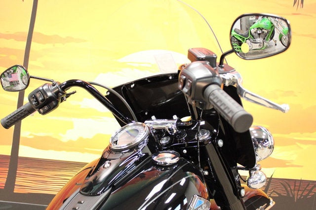 2025 Harley-Davidson Softail FLHC - Heritage Classic