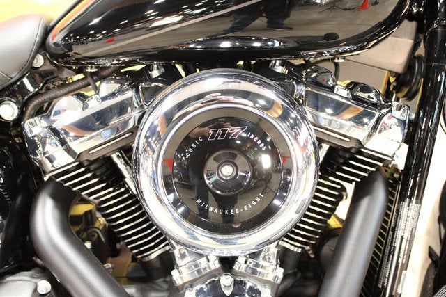 2025 Harley-Davidson Softail FLHC - Heritage Classic