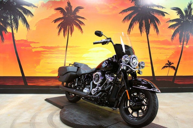 2025 Harley-Davidson Softail FLHC - Heritage Classic