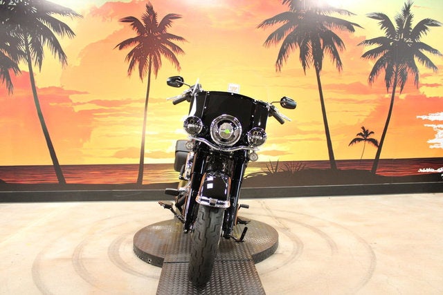 2025 Harley-Davidson Softail FLHC - Heritage Classic