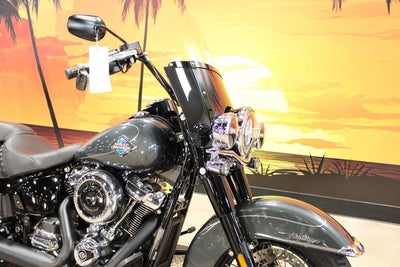2025 Harley-Davidson Softail FLHC - Heritage Classic