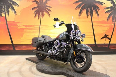 2025 Harley-Davidson Softail FLHC - Heritage Classic