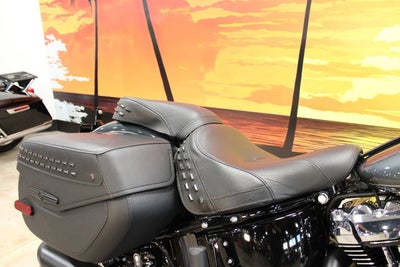 2025 Harley-Davidson Softail FLHC - Heritage Classic