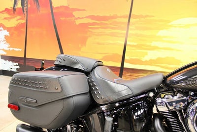 2026 Harley-Davidson Softail FLHC - Heritage Classic