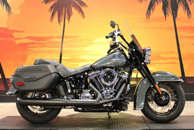 2025 Harley-Davidson Softail FLHC - Heritage Classic