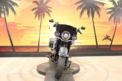 2025 Harley-Davidson Softail FLHC - Heritage Classic