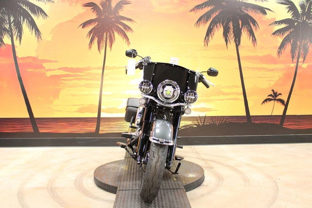 2025 Harley-Davidson Softail FLHC - Heritage Classic