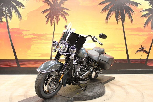 2025 Harley-Davidson Softail FLHC - Heritage Classic