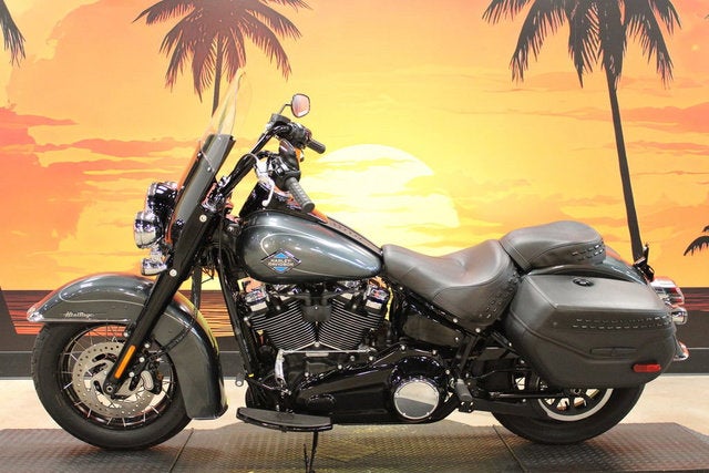2025 Harley-Davidson Softail FLHC - Heritage Classic