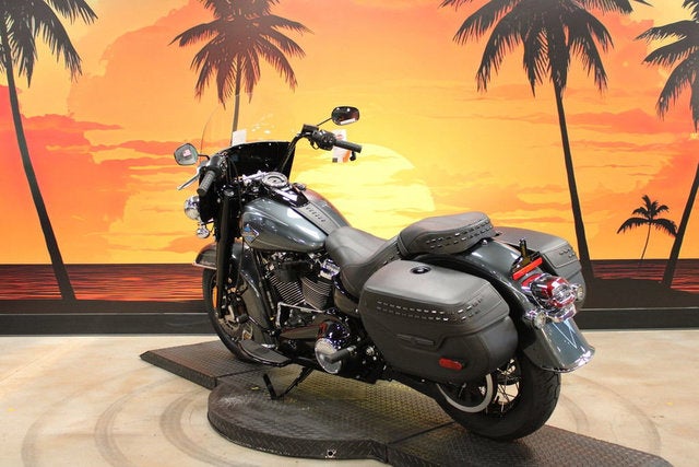 2025 Harley-Davidson Softail FLHC - Heritage Classic