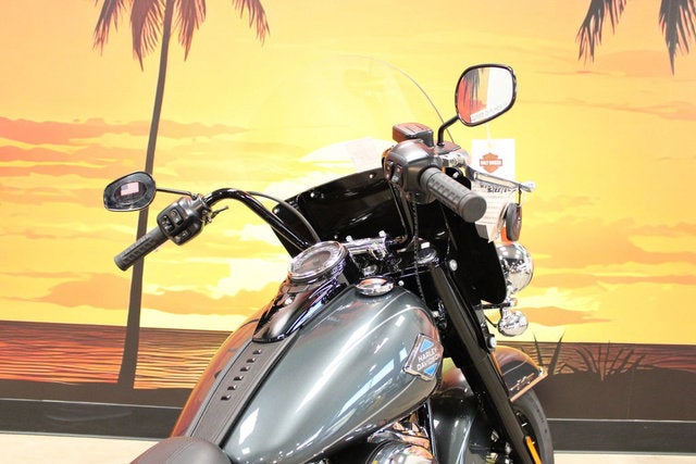 2025 Harley-Davidson Softail FLHC - Heritage Classic