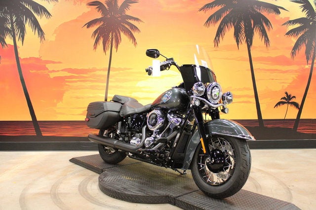 2025 Harley-Davidson Softail FLHC - Heritage Classic