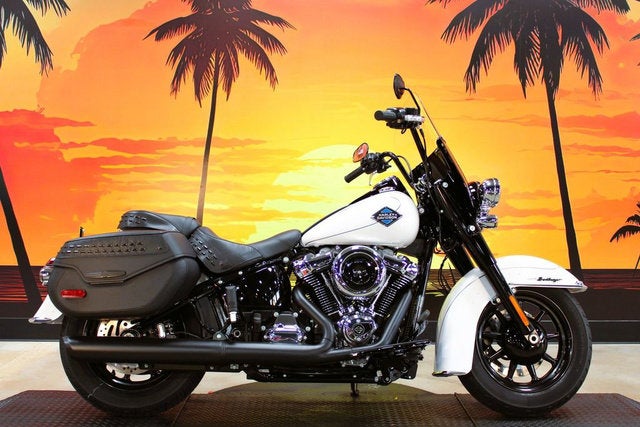 2025 Harley-Davidson Softail FLHC - Heritage Classic