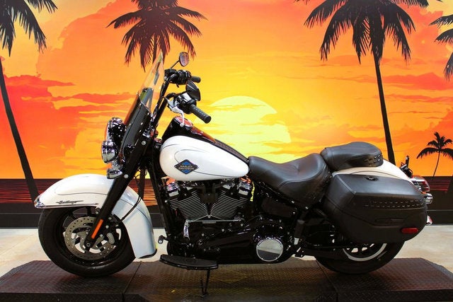 2025 Harley-Davidson Softail FLHC - Heritage Classic