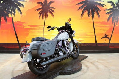 2025 Harley-Davidson Softail FLHC - Heritage Classic