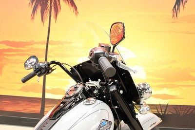 2025 Harley-Davidson Softail FLHC - Heritage Classic