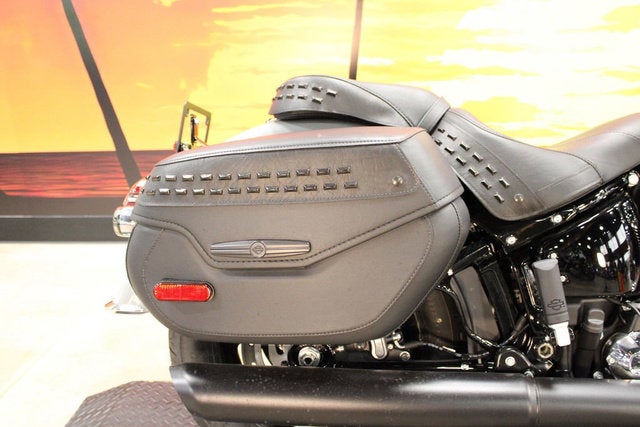 2025 Harley-Davidson Softail FLHC - Heritage Classic