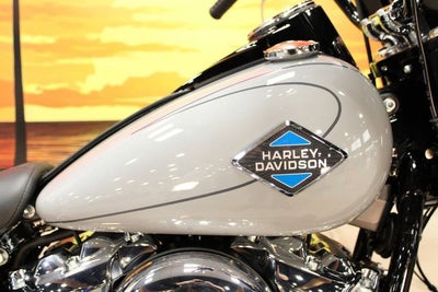 2025 Harley-Davidson Softail FLHC - Heritage Classic