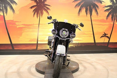 2025 Harley-Davidson Softail FLHC - Heritage Classic