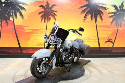 2025 Harley-Davidson Softail FLHC - Heritage Classic