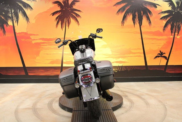 2025 Harley-Davidson Softail FLHC - Heritage Classic