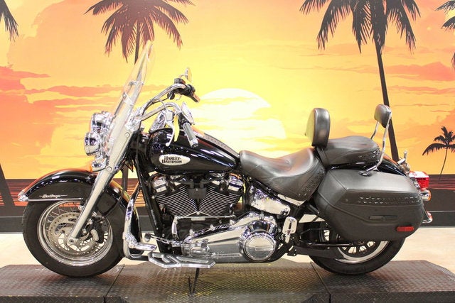 2023 Harley-Davidson FLHCS - Heritage Classic Base