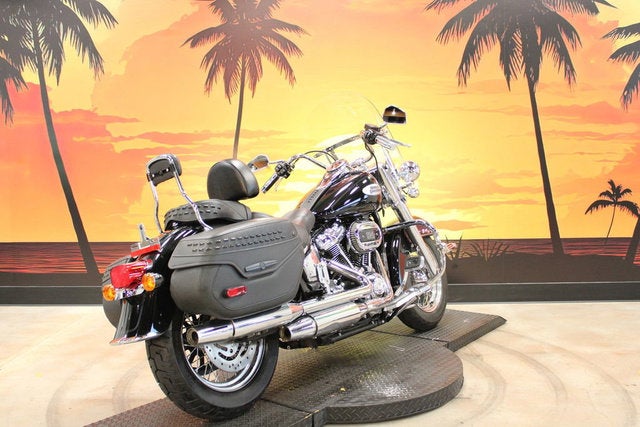 2023 Harley-Davidson FLHCS - Heritage Classic Base