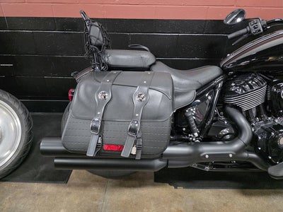 2025 Indian Super Chief Dark Horse Black Metallic Base