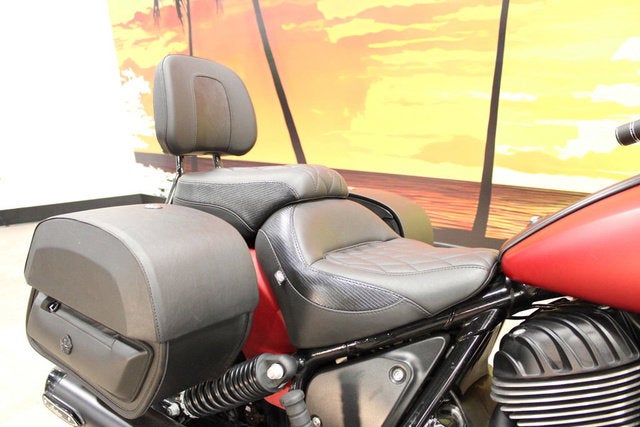 2022 Indian Chief Black Metallic Base