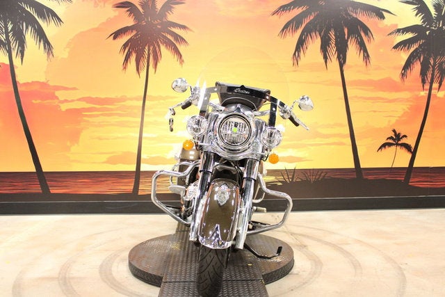 2024 Indian Springfield Black Metallic/Titanium Metallic Base